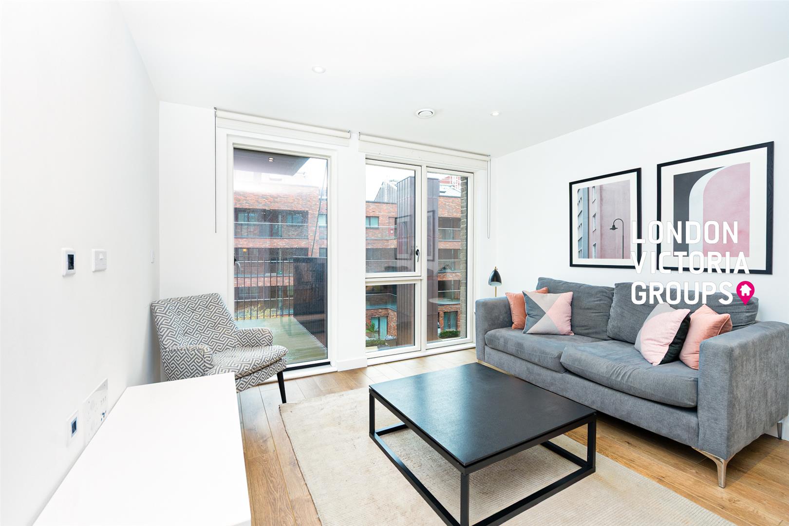 1 bed property in Pavilions Court, 4 Cooks Road, London